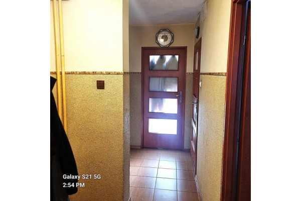 Kraków, Bieżanów-Prokocim, Prokocim, Teligi, 1 piętro w niskim bloku z zabudowanym balkonem.